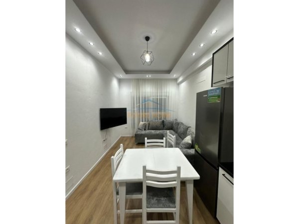 Tirane, jepet me qera apartament 1+1 Kati 7, 50 m² 420 € 