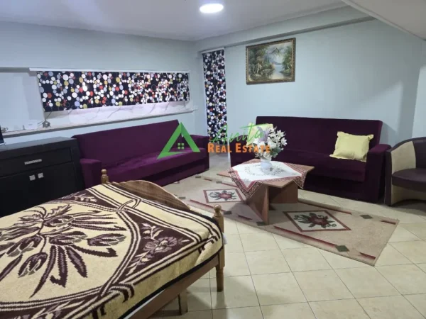 Tirane, jepet me qera apartament 1+1 Kati 1, 70 m², 40 000 Leke (Shallvaret)