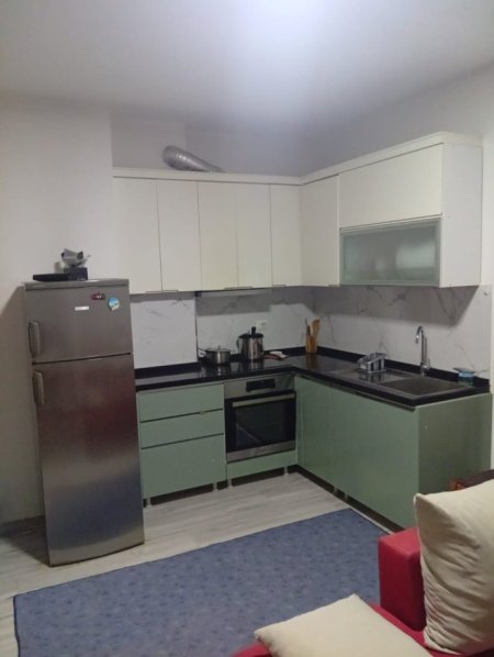 Shitet Apartament 1+1 ne 5 Maj, pas Concordit,   100.700 €URO