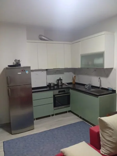 Shitet Apartament 1+1 ne 5 Maj, pas Concordit,   100.700 €URO JO ME KREDI