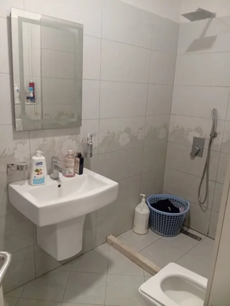 Shitet Apartament 1+1 ne 5 Maj, pas Concordit,   100.700 €URO JO ME KREDI