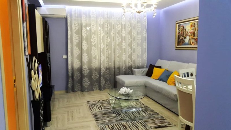 Tirane, jepet me qera apartament 1+1+Ballkon Kati 2, 60 m² 600 € (Rruga Ferit Xhajko/Ish Restorant Durresi)