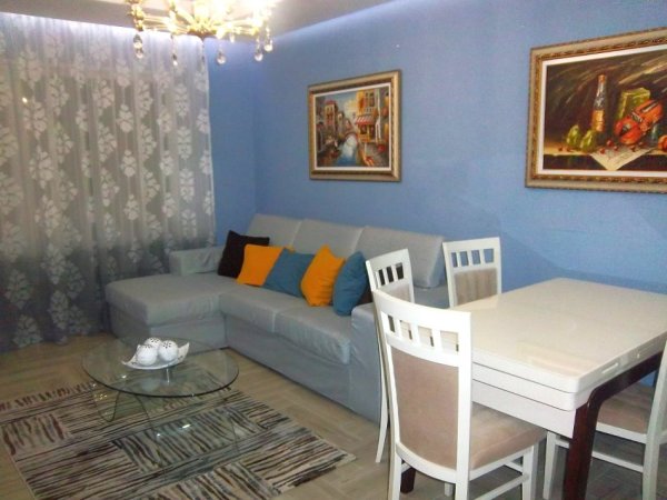Tirane, jepet me qera apartament 1+1+Ballkon Kati 2, 60 m² 600 € (Rruga Ferit Xhajko/Ish Restorant Durresi)