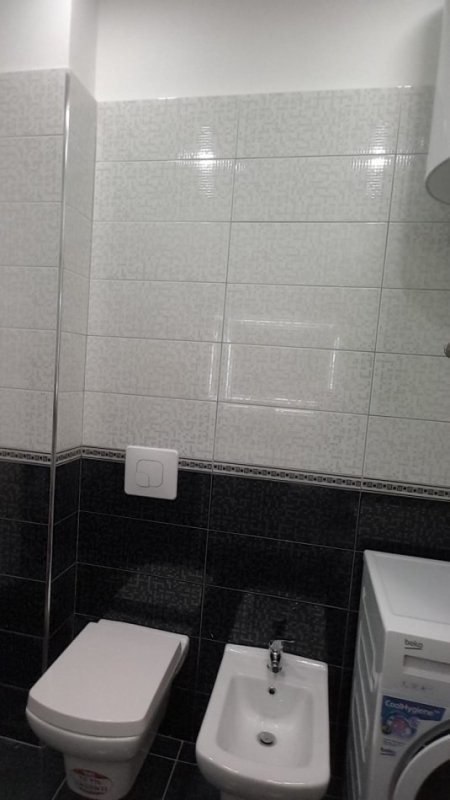 Tirane, jepet me qera apartament 1+1+Ballkon Kati 2, 60 m² 600 € (Rruga Ferit Xhajko/Ish Restorant Durresi)