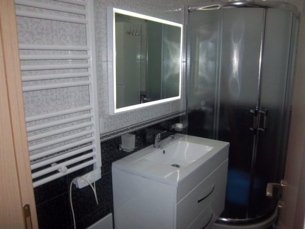 Tirane, jepet me qera apartament 1+1+Ballkon Kati 2, 60 m² 600 € (Rruga Ferit Xhajko/Ish Restorant Durresi)