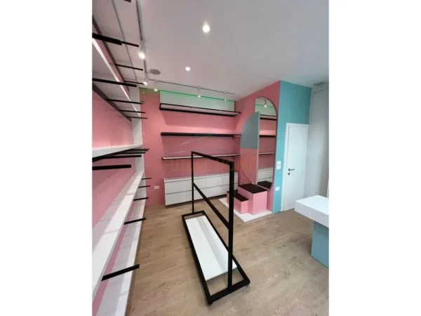 Tirane, shitet lokal Kati 0, 25 m² 48.000 € 