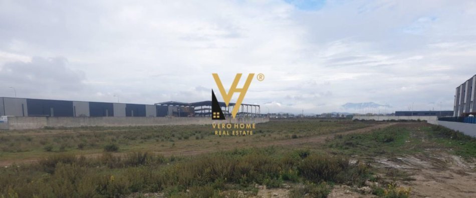 Tirane, shitet toke , 7.030 m² 250.000 € (FLLAKE)