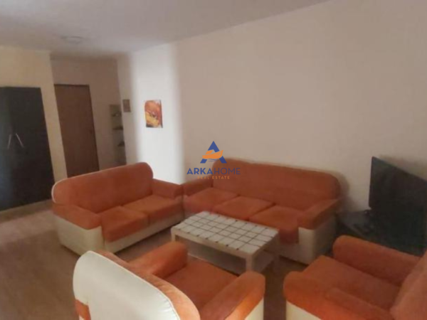 Tirane, jepet me qera apartament 2+1+Ballkon Kati 5, 94 m² 519 € 