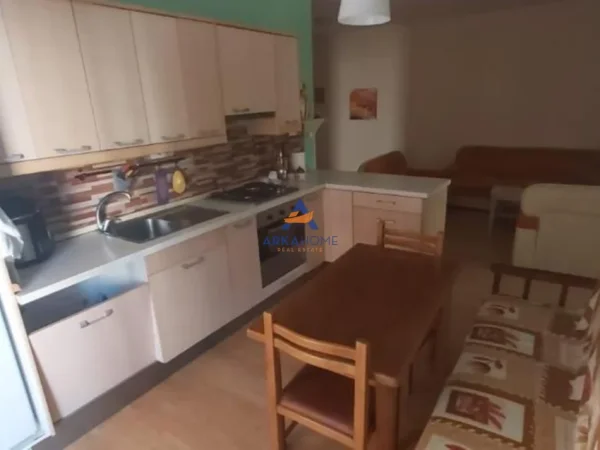 Tirane, jepet me qera apartament 2+1+Ballkon Kati 5, 94 m² 519 € 
