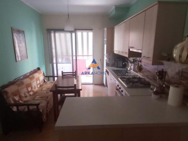 Tirane, jepet me qera apartament 2+1+Ballkon Kati 5, 94 m² 519 € 