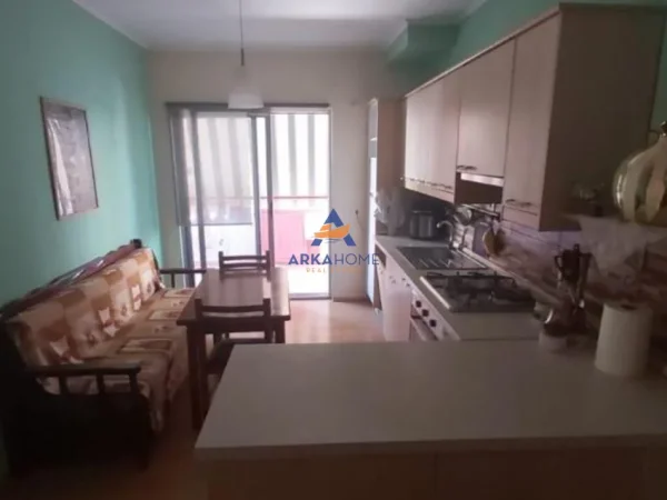 Tirane, jepet me qera apartament 2+1+Ballkon Kati 5, 94 m² 519 € 
