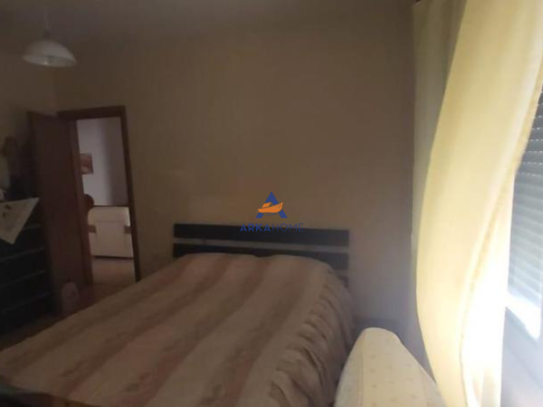 Tirane, jepet me qera apartament 2+1+Ballkon Kati 5, 94 m² 519 € 