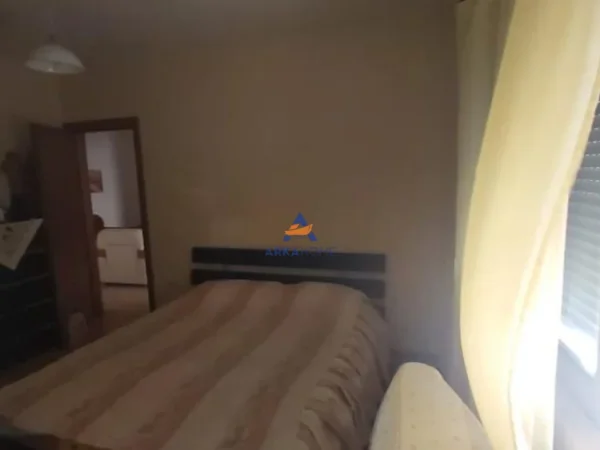 Tirane, jepet me qera apartament 2+1+Ballkon Kati 5, 94 m² 519 € 