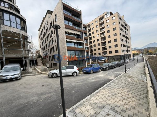 Tirane, shitet dyqan Kati 0, 625 m² 1.875.000 € (Liqeni i Thate)
