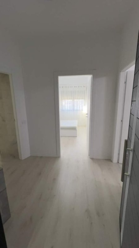 Tirane, jepet me qera apartament 2+1+Ballkon Kati 7, 80 m² 550 € (RRETHRROTULLIMI ASTIRIT)