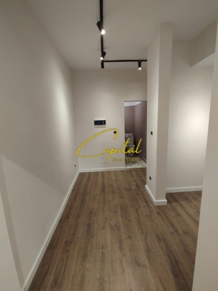 Tirane, jepet me qera dyqan Kati 0, 30 m² 1.300 € (MYSLYM SHYRI)