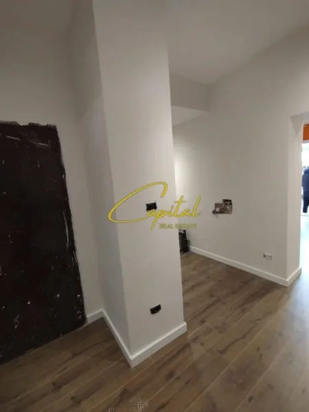 Tirane, jepet me qera dyqan Kati 0, 30 m² 1.300 € (MYSLYM SHYRI)