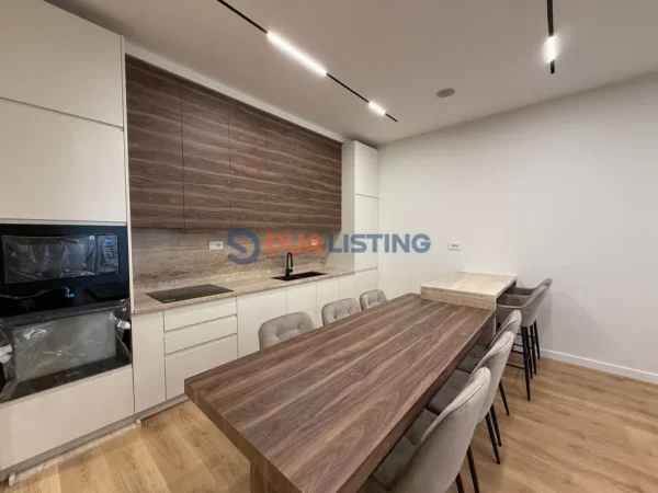 Tirane, jepet me qera apartament 2+1+Ballkon Kati 1, 120 m² 2.100 € (Green Valley)