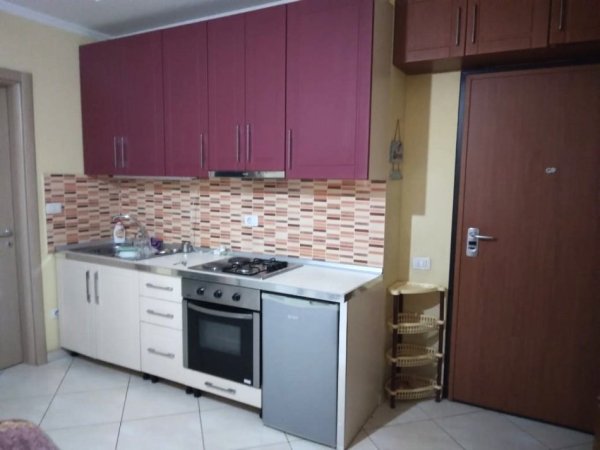 Tirane, jepet me qera apartament 1+1 Kati 2, 70 m² 400 € (Ish Tregu Elektrike/Rr.Petro Nini Luarasi)