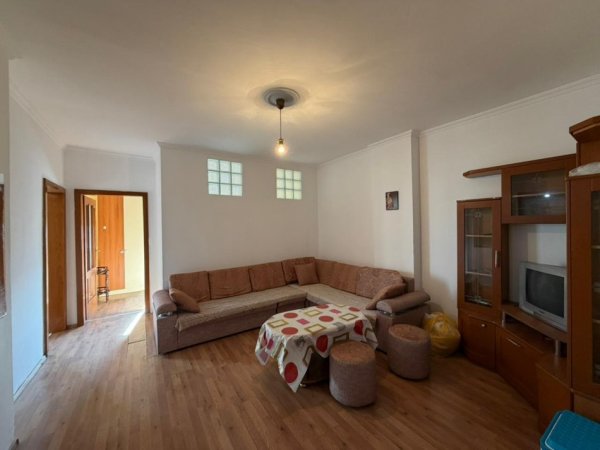 Tirane, jepet me qera apartament 2+1 Kati 6, 90 m² 450 € (Pallati me Shigjeta.)