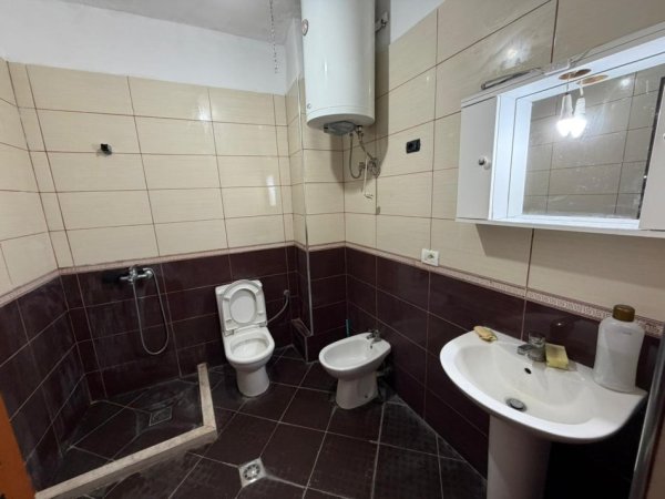 Tirane, jepet me qera apartament 2+1 Kati 6, 90 m² 450 € (Pallati me Shigjeta.)
