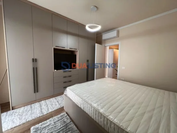 Tirane, jepet me qera apartament 1+1+Ballkon Kati 2, 70 m² 1.000 € (Liqeni i Thate)