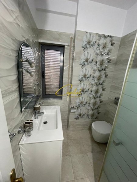 Tirane, jepet me qera apartament 2+1 Kati 4, 102 m² 750 € (KOMUNA E PARISIT)