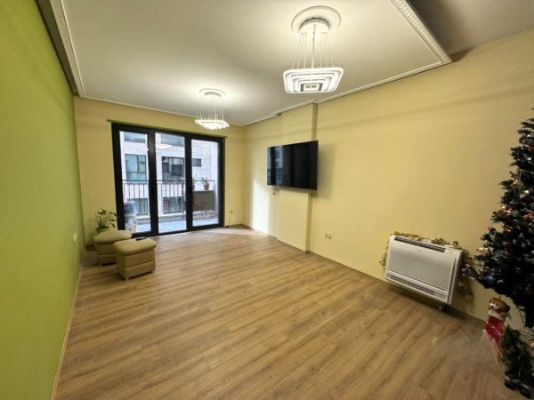 Tirane, jepet me qera zyre Kati 2, 125 m² 1.500 € (liqeni thate)