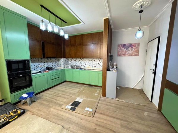 Tirane, jepet me qera zyre Kati 2, 125 m² 1.500 € (liqeni thate)