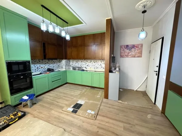 Tirane, jepet me qera zyre Kati 2, 125 m² 1.500 € (liqeni thate)