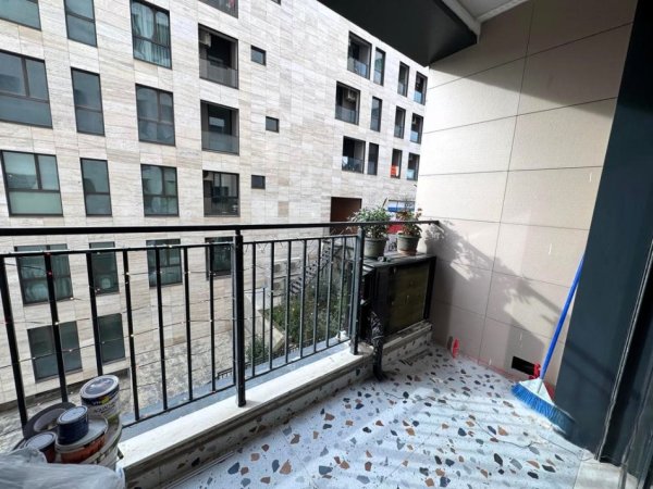 Tirane, jepet me qera zyre Kati 2, 125 m² 1.500 € (liqeni thate)