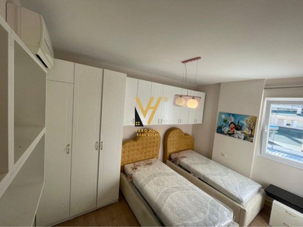Tirane, jepet me qera apartament 3+1+Ballkon Kati 5, 126 m² 1.000 € (LIQENI I THATE)