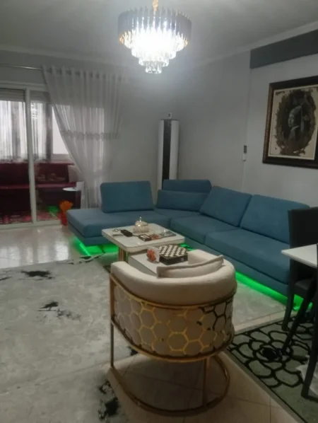 Tirane, shitet apartament 1+1 Kati 3, 275.000 € 