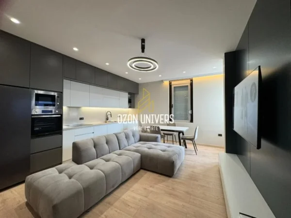 Tirane, jepet me qera apartament 3+1+Ballkon Kati 5, 140 m² 1.100 € (Kodra e Diellit)