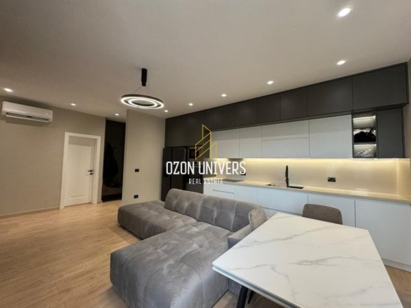 Tirane, jepet me qera apartament 3+1+Ballkon Kati 5, 140 m² 1.300 € (Kodra e Diellit)