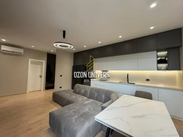 Tirane, jepet me qera apartament 3+1+Ballkon Kati 5, 140 m² 1.100 € (Kodra e Diellit)