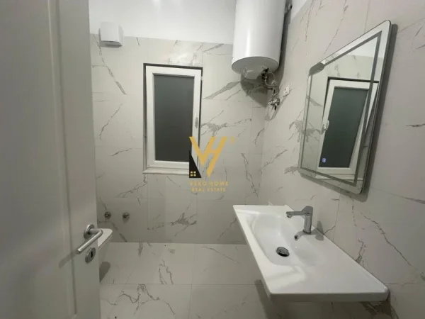 Tirane, jepet me qera Vile 3 Katshe Kati 0, 214 m² 1.100 € (KOMBINAT)