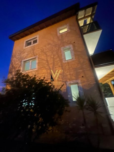 Tirane, jepet me qera Vile 3 Katshe Kati 0, 214 m² 1.100 € (KOMBINAT)