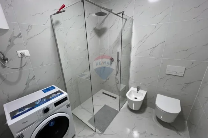 Tirane, jepet me qera apartament 1+1 , 66 m² 600 € (Rruga Jordan Misja)