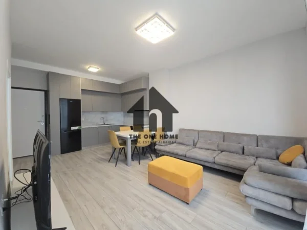 Tirane, jepet me qera apartament 1+1+Ballkon Kati 3, 70 m² 730 € (Komun Parisit)