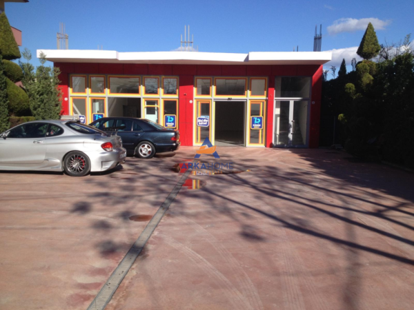 Tirane, jepet me qera magazine Kati 0, 230 m² 1.250 € 