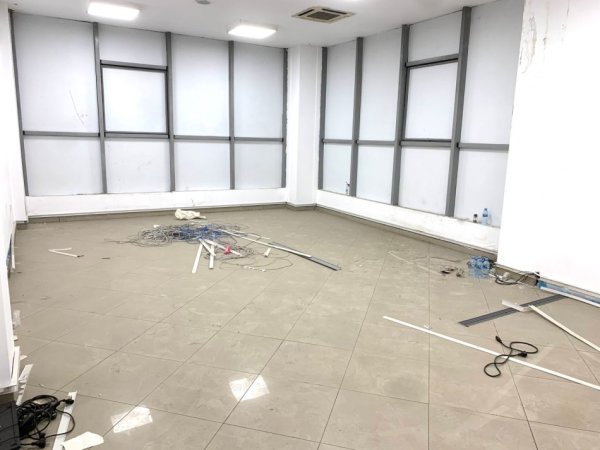 Tirane, jepet me qera ambjent biznesi Kati 2, 100 m² 700 € (Astir)