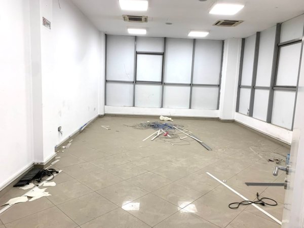 Tirane, jepet me qera ambjent biznesi Kati 2, 100 m² 700 € (Astir)