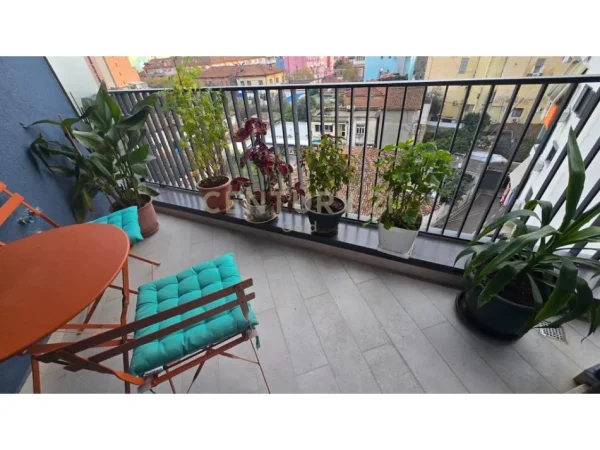 Tirane, jepet me qera apartament 2+1+Ballkon Kati 5, 83 m² 1.200 € 