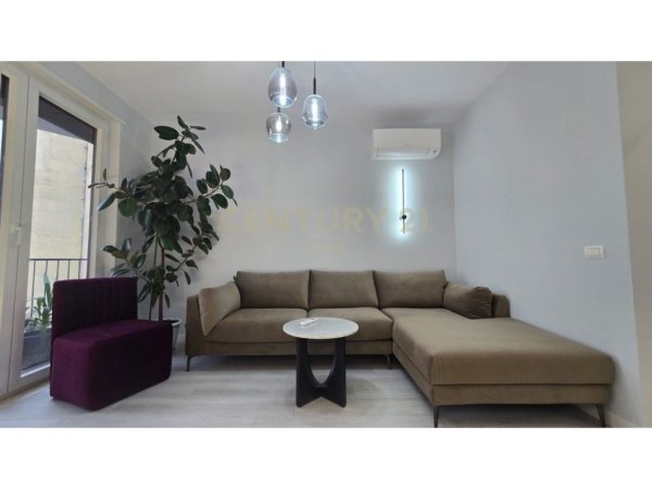 Tirane, jepet me qera apartament 2+1+Ballkon Kati 5, 83 m² 1.200 € 