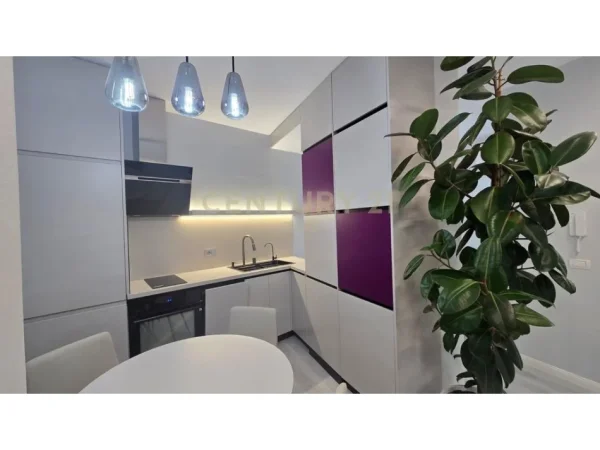 Tirane, jepet me qera apartament 2+1+Ballkon Kati 5, 83 m² 1.200 € 