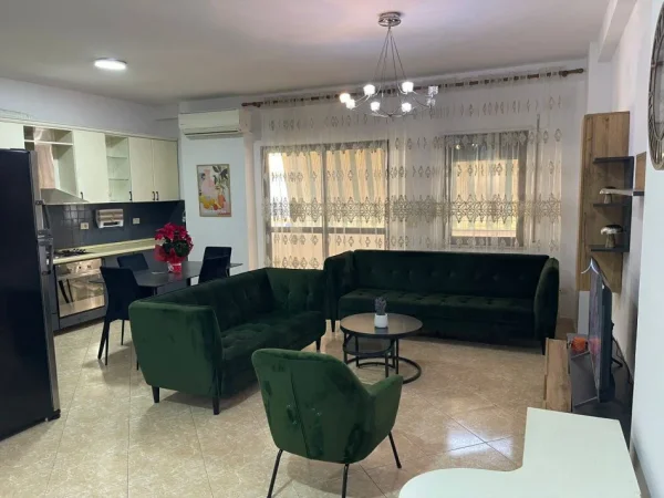 Tirane, jepet me qera apartament 2+1+Ballkon Kati 4, 102 m² 750 € (Komuna e Parisit)