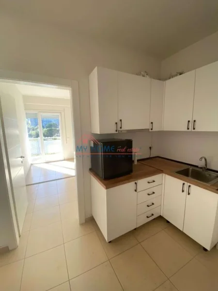 Tirane, jepet me qera zyre Kati 2, 70 m² 900 € (Rruga e Kosovareve)