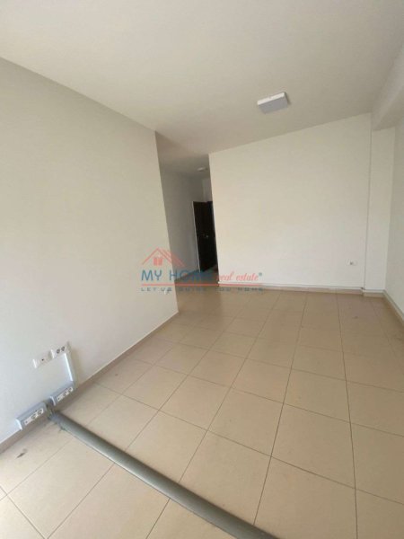 Tirane, jepet me qera zyre Kati 2, 70 m² 900 € (Rruga e Kosovareve)