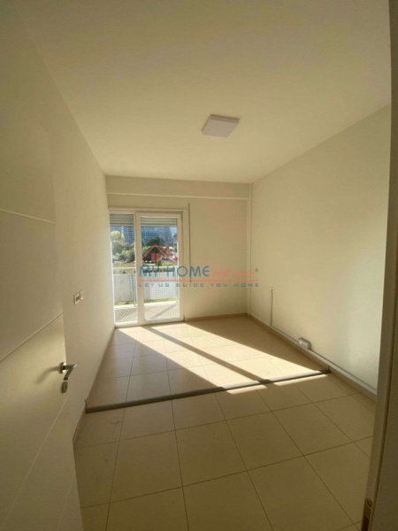 Tirane, jepet me qera zyre Kati 2, 70 m² 900 € (Rruga e Kosovareve)